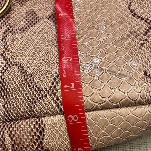 Vecceli Italy Beige Snake Print Shoulder Bag - Picture 7 of 10